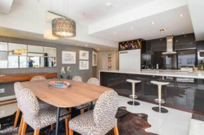 Cape Town City - Stunning 2 bed - Iconic Views
